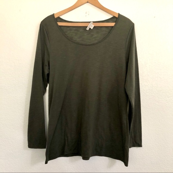 Lightweight olive top - Picture 1 of 2